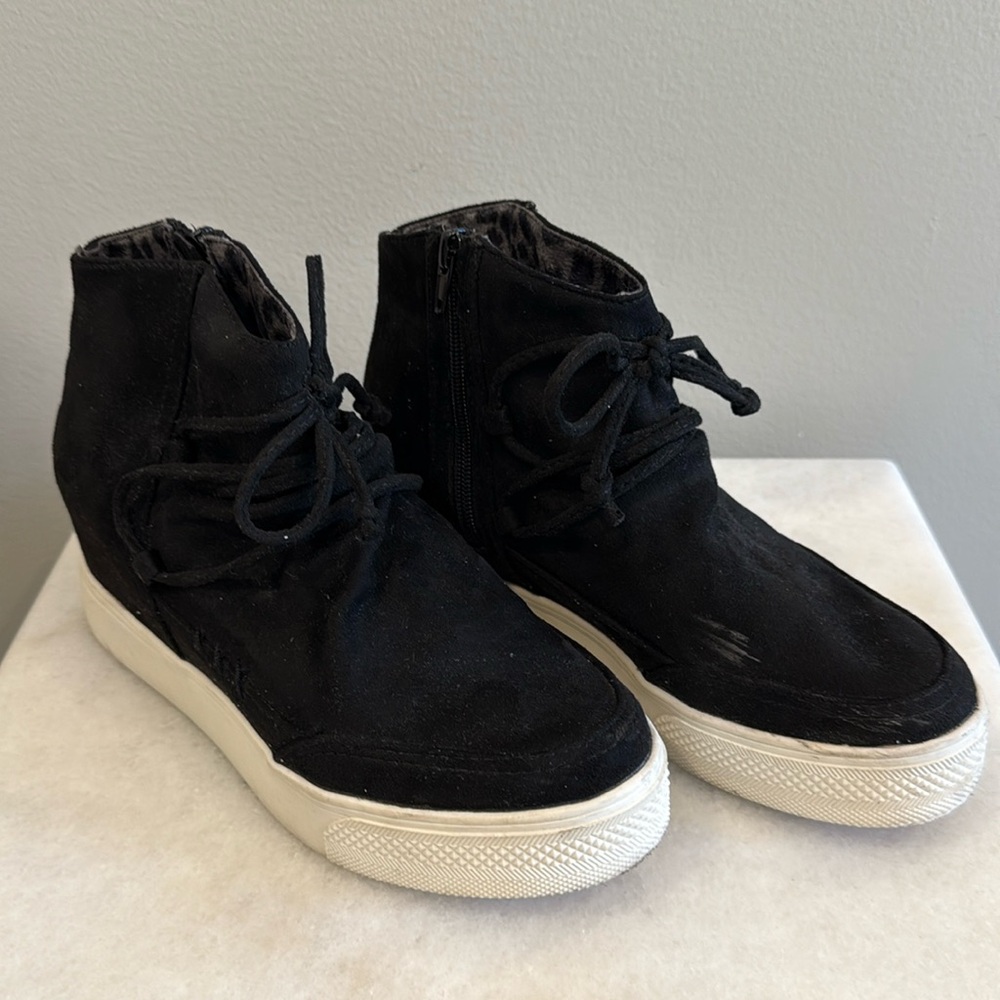 Very G Suede Like Platform Sneaker